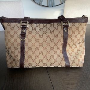 Authentic Gucci GG Medium Tote
